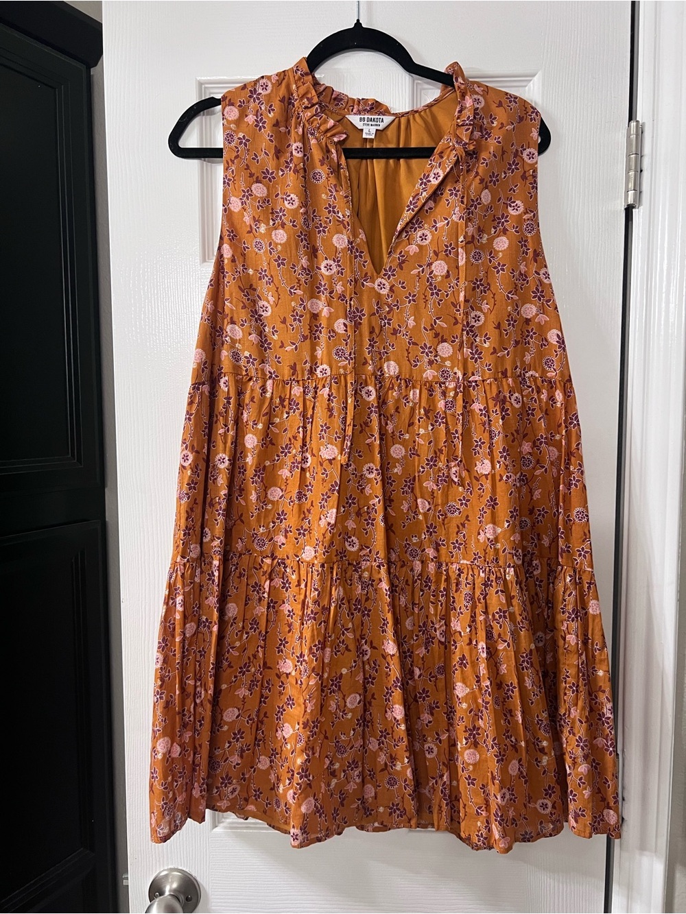 BB Dakota Rust Floral Tiered Sleeveless Dress